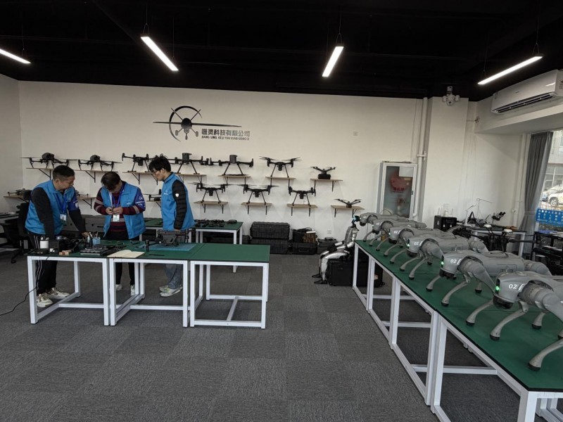 武汉疆灵科技有限公司低空维修无人机技能培训被中法武汉生态示范城管委会授予低空维修无人机维修实训技能培训基地称号并颁发荣誉
