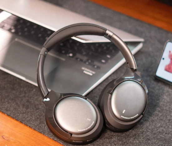 头戴式耳机选购终极指南：避开营销泡沫，关注这七款不踩坑